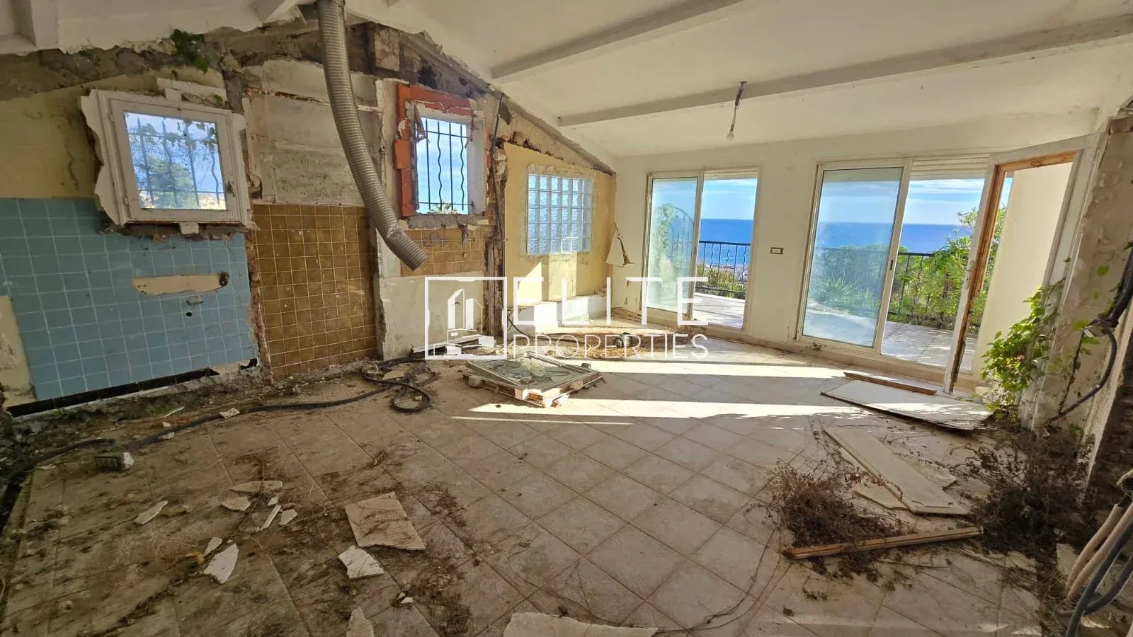 MAISON INDIVIDUELLE 7 PIÈCES 180 m² – VUE MER PANORAMIQUE – VALLAURIS