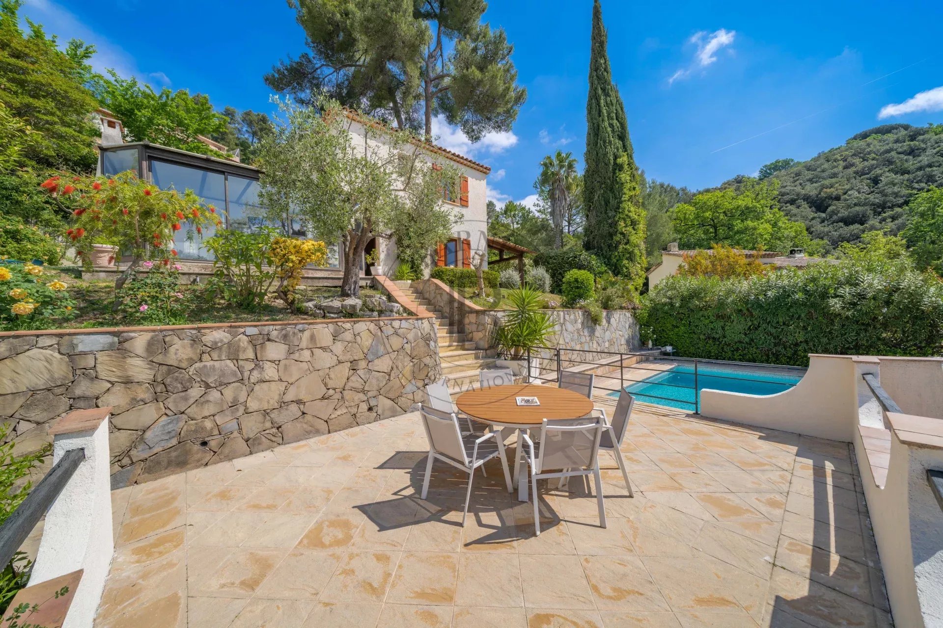 LA ROQUETTE SUR SIAGNE - VILLA FAMILIALE - VUE PANORAMIQUE