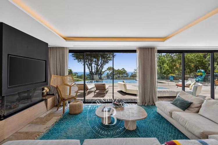 SUPER CANNES - VILLA CONTEMPORAINE AVEC VUE MER PANORAMIQUE