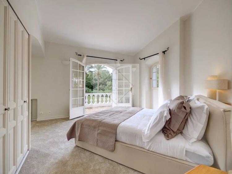 MOUGINS — VILLA D’EXCEPTION À LOUER À L’ANNÉE