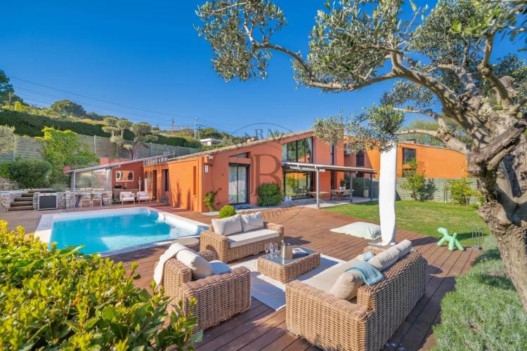 MOUGINS - VILLA ATYPIQUE - VUE MER