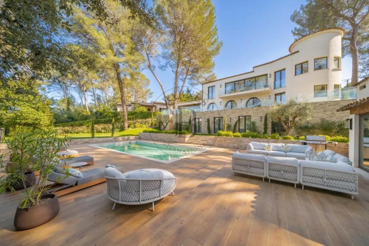 MOUGINS - VILLA MODERNE - VUE DÉGAGÉE