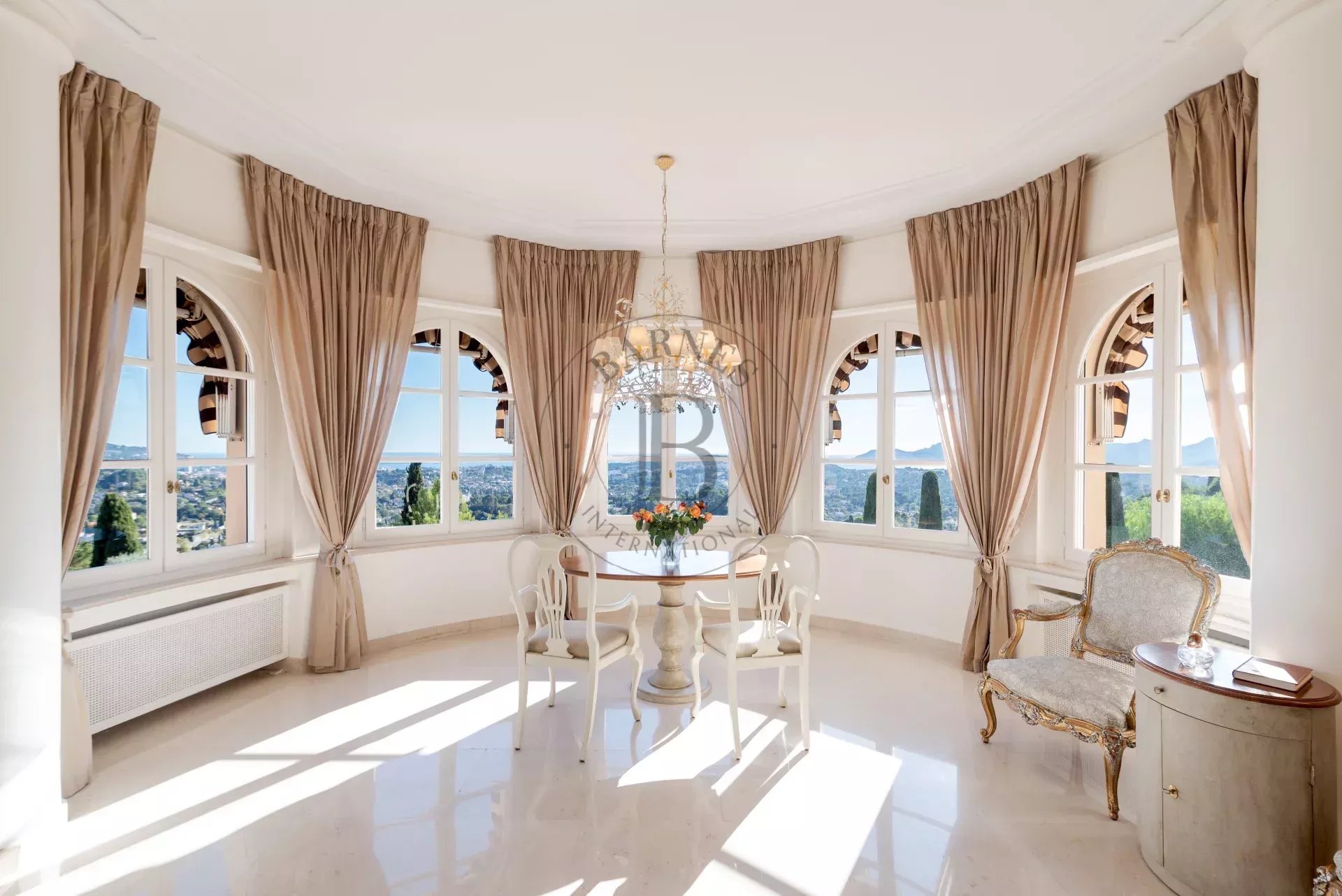 MOUGINS – COURTELINE – PROPRIÉTÉ AVEC VUE MER PANORAMIQUE