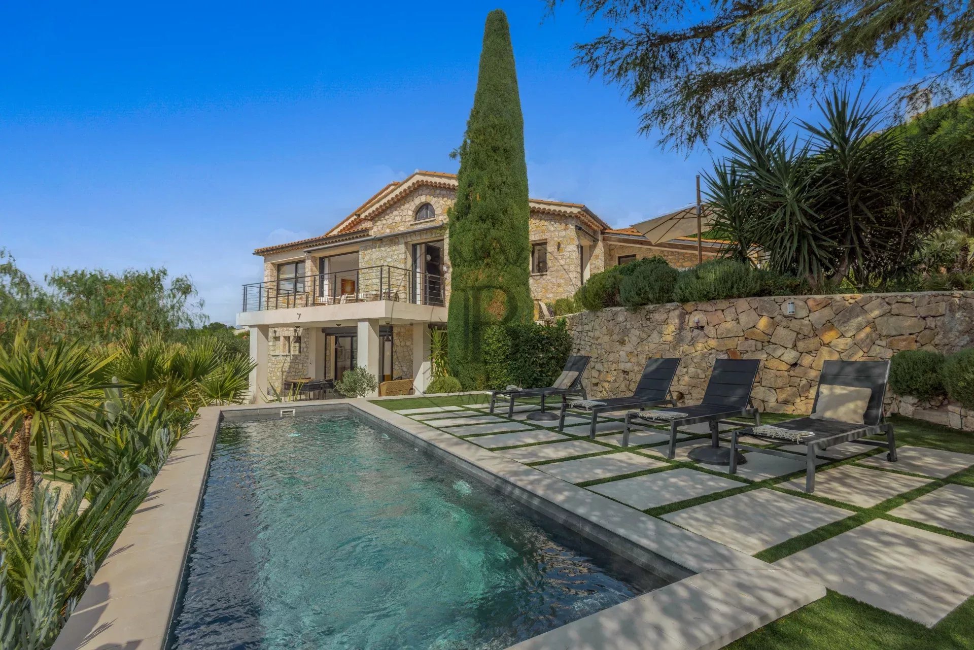 MOUGINS -  VILLA AVEC VUE MER PANORAMIQUE