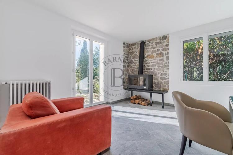 MOUGINS - PROPRIÉTÉ EN PIERRE FIN XIXᵉ – CALME ABSOLU