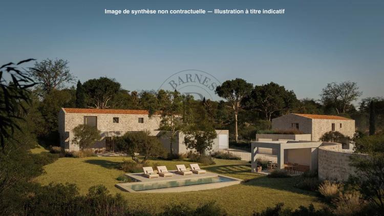 MOUGINS - AU CALME - TERRAIN CONSTRUCTIBLE AVEC PERMIS POUR 2 VILLAS