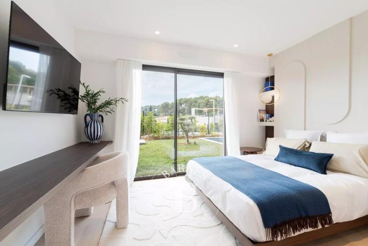 MOUGINS – VILLA CONTEMPORAINE – 5 CHAMBRES – VUE PANORAMIQUE