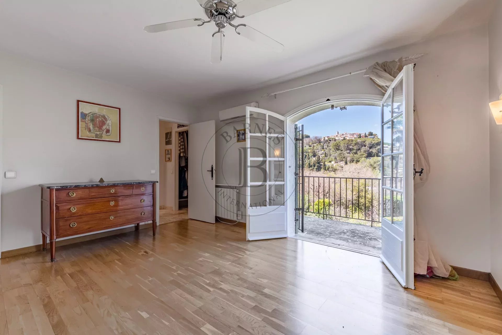 MOUGINS – VILLA FAMILIALE – DOMAINE SÉCURISÉ
