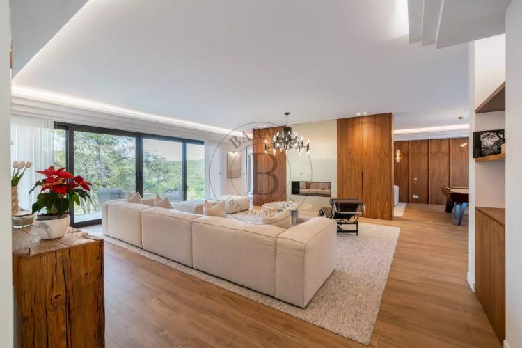 MOUGINS - VILLA MODERNE - VUE DÉGAGÉE
