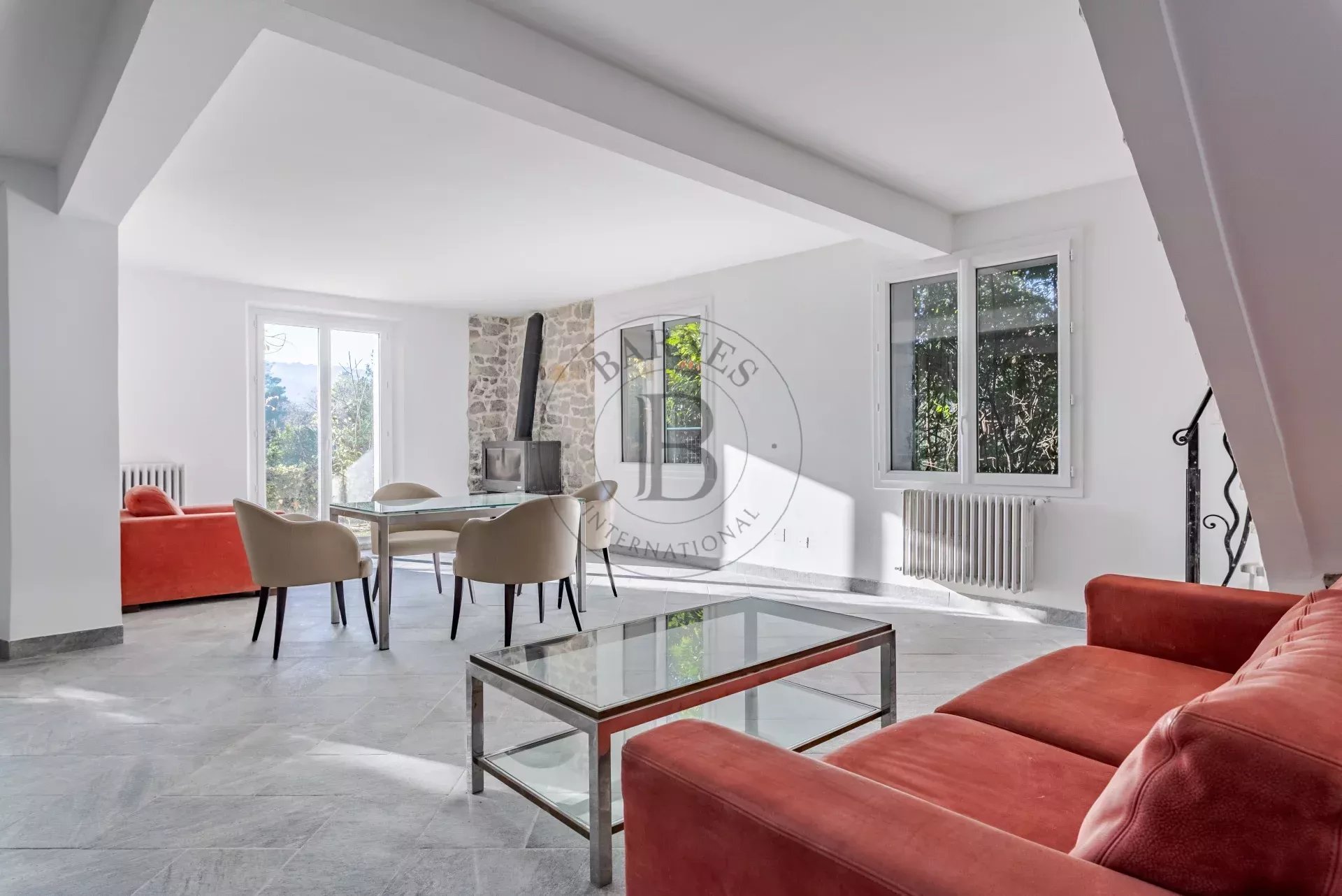 MOUGINS - PROPRIÉTÉ EN PIERRE FIN XIXᵉ – CALME ABSOLU