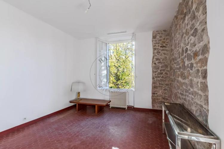 MOUGINS - PROPRIÉTÉ EN PIERRE FIN XIXᵉ – CALME ABSOLU