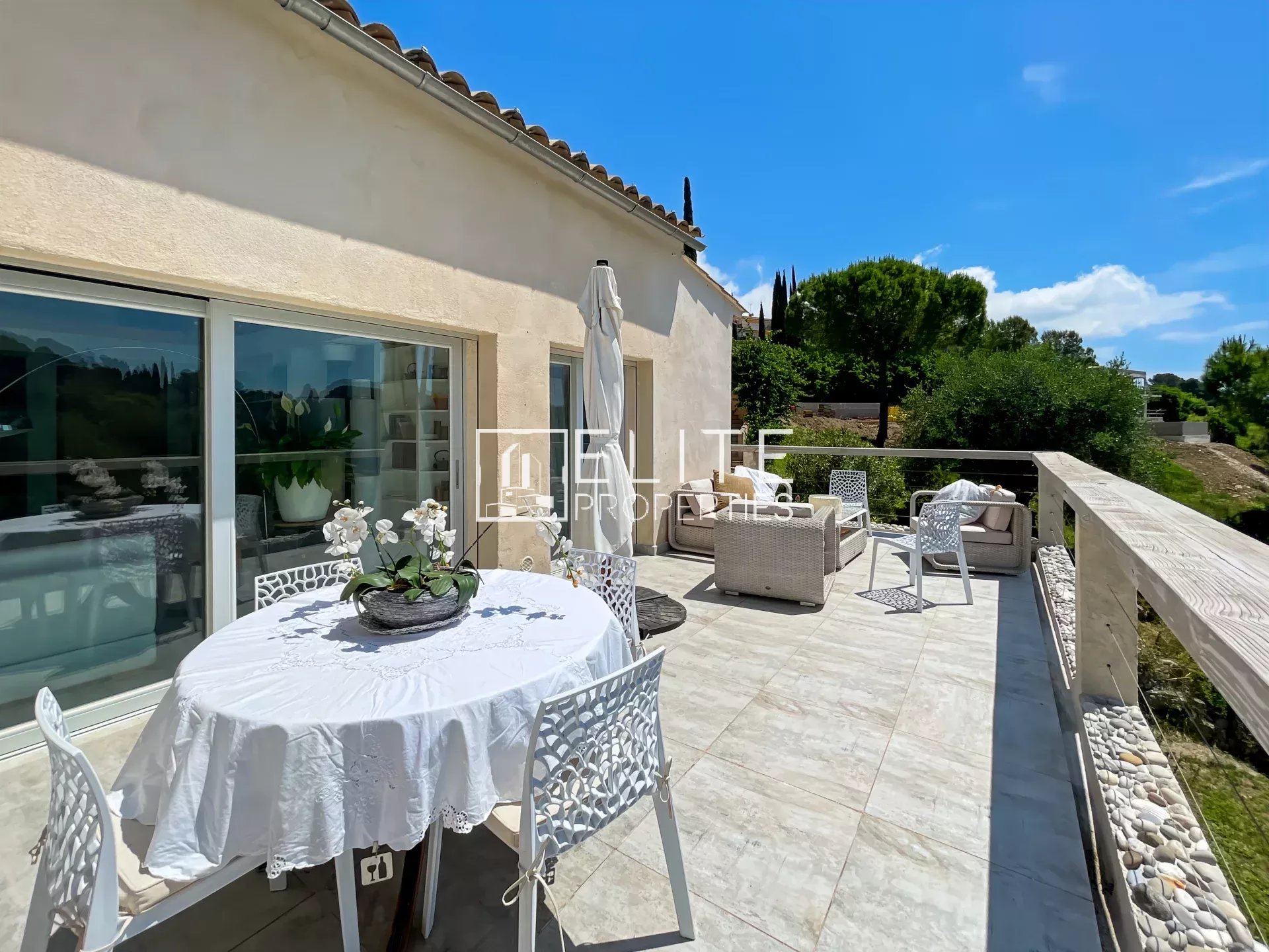 VILLA 8P de 175m² + PISCINE CALME ABSOLU -  MOUGINS