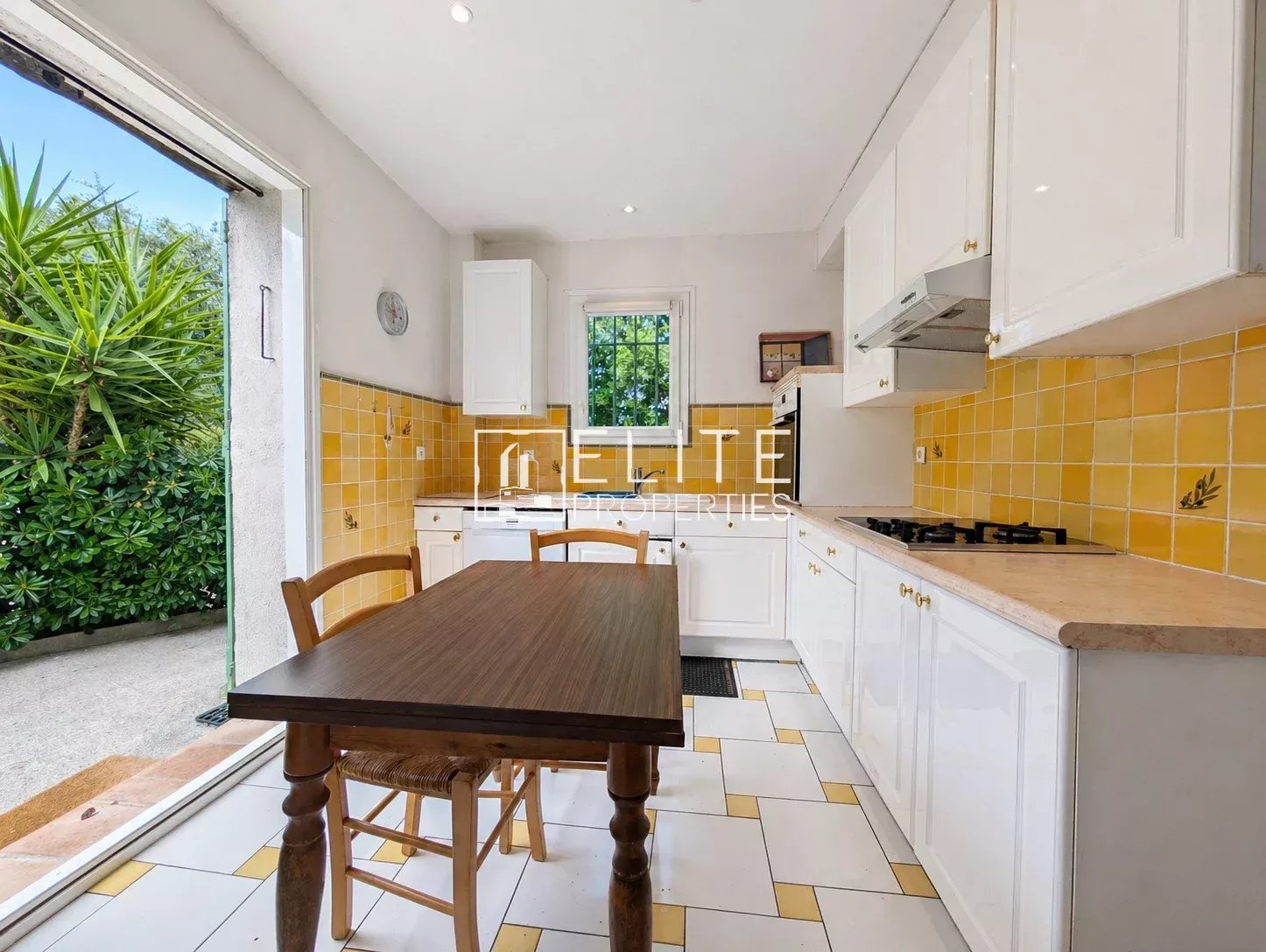 EXCLUSIVITE - LA ROQUETTE SUR SIAGNE , maison de 4 logements sur parcelle de 1990 m²