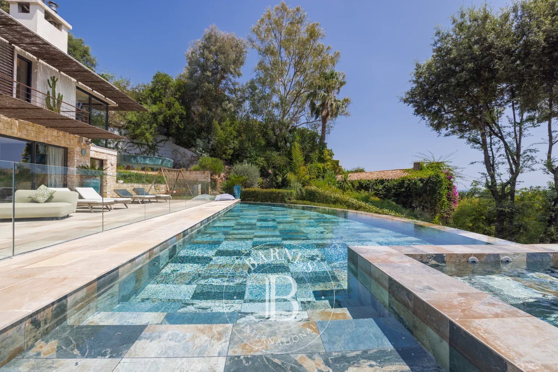 SUPER CANNES - VILLA CONTEMPORAINE AVEC VUE MER PANORAMIQUE