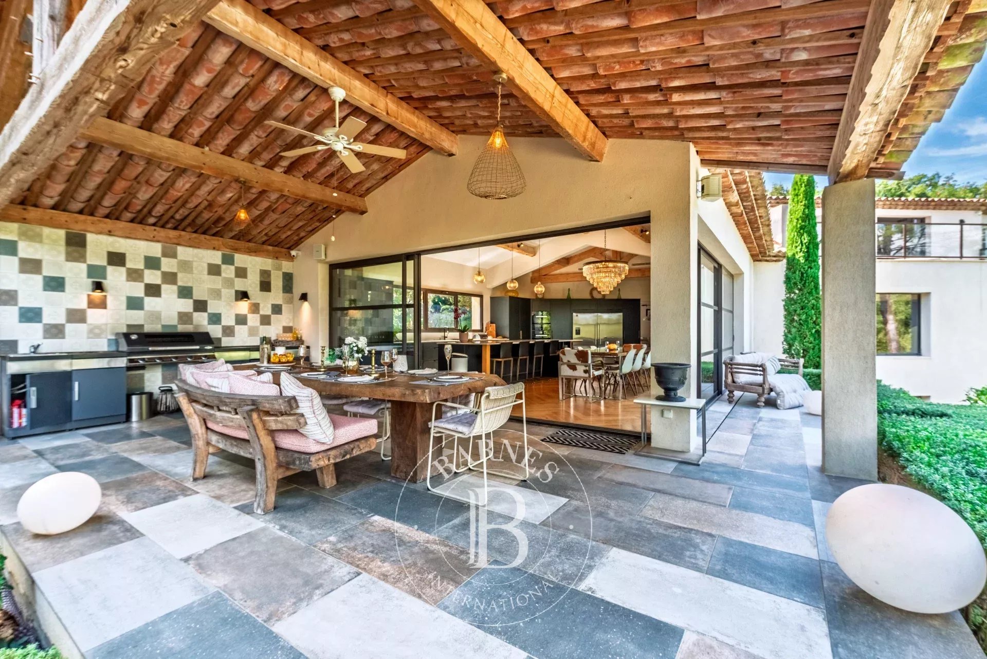 Valbonne, - Domaine fermé - 5 chambres en suite - Piscine - Appartement