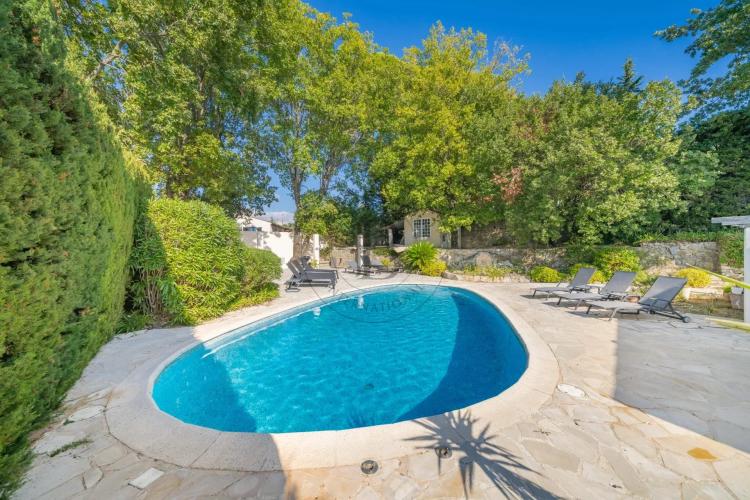 MOUGINS - VILLA - 5 CHAMBRES EN SUITE - DOMAINE SECURISE