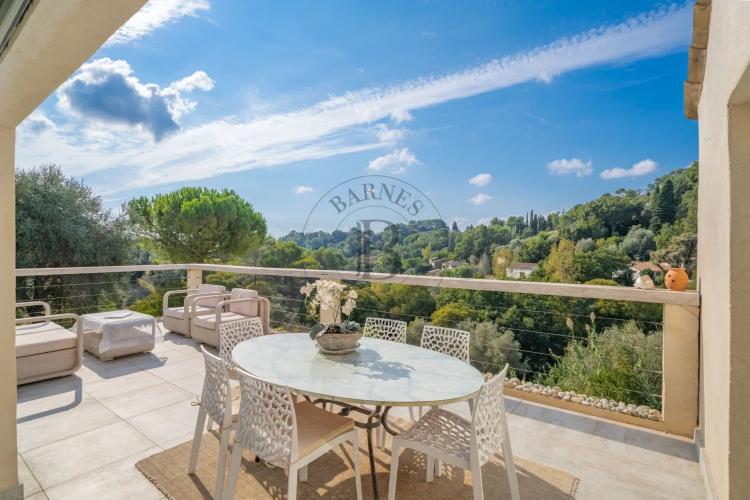MOUGINS - VAL DE MOUGINS - AU CALME - A PROXIMITE DES COMMERCES