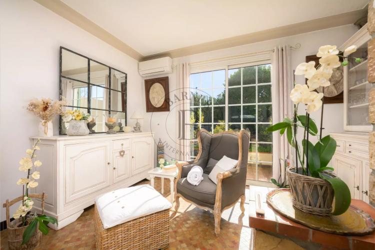 MOUGINS - VILLA FAMILIALE - PROCHE DU GOLF ET DE L'ETANG