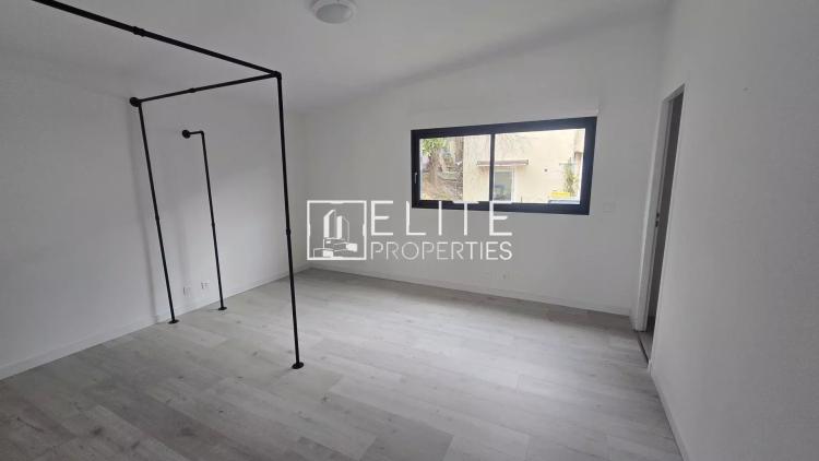 LOCAL COMMERCIAL DE 83m² + PARKINGS MOUGINS