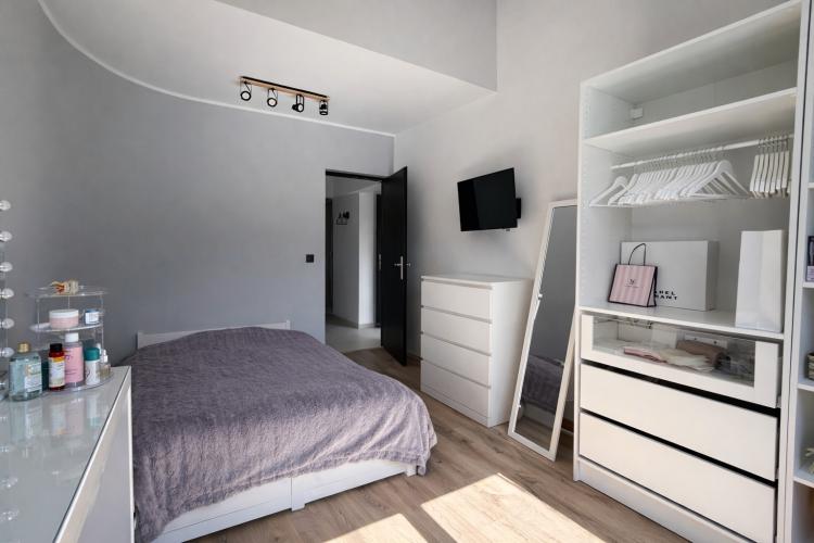 Roquefort-les-Pins – Villa rénovée de 208 m² avec piscine chauffée et jardin