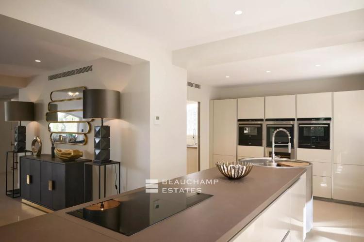 Villa néo-provencale de 5 chambres avec piscine dans un quartier résidentiel de Mougins