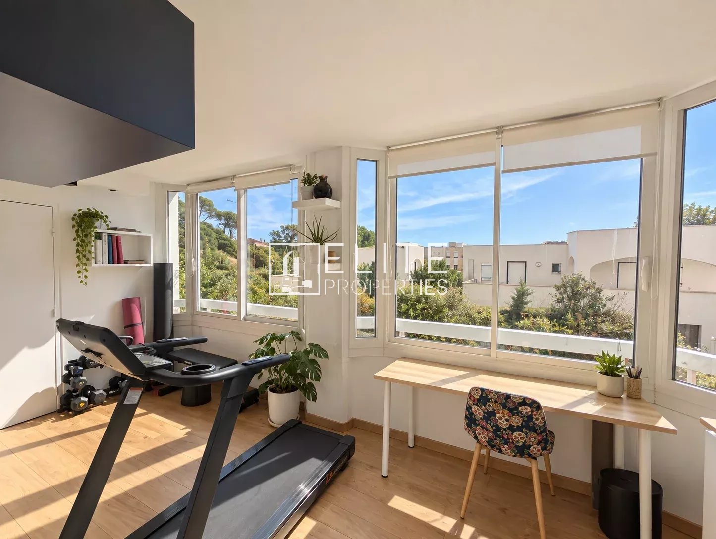 EXCLUSIVITE - LE CANNET – APPARTEMENT LUMINEUX, TRAVERSANT ET AU CALME