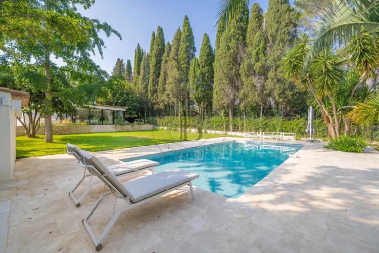 MOUGINS - QUARTIER SÉCURISÉ - AU CALME