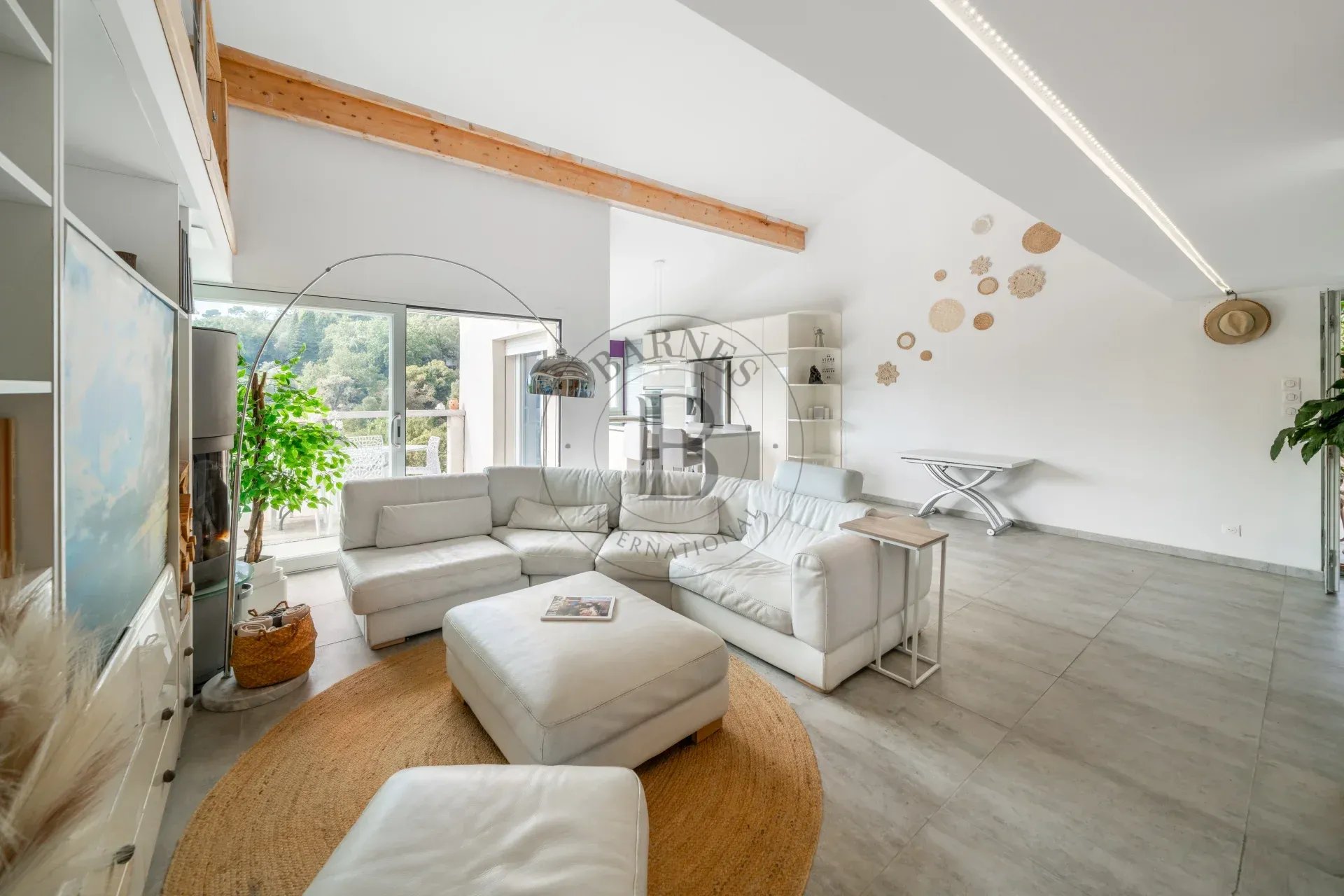 MOUGINS - VAL DE MOUGINS - AU CALME - A PROXIMITE DES COMMERCES
