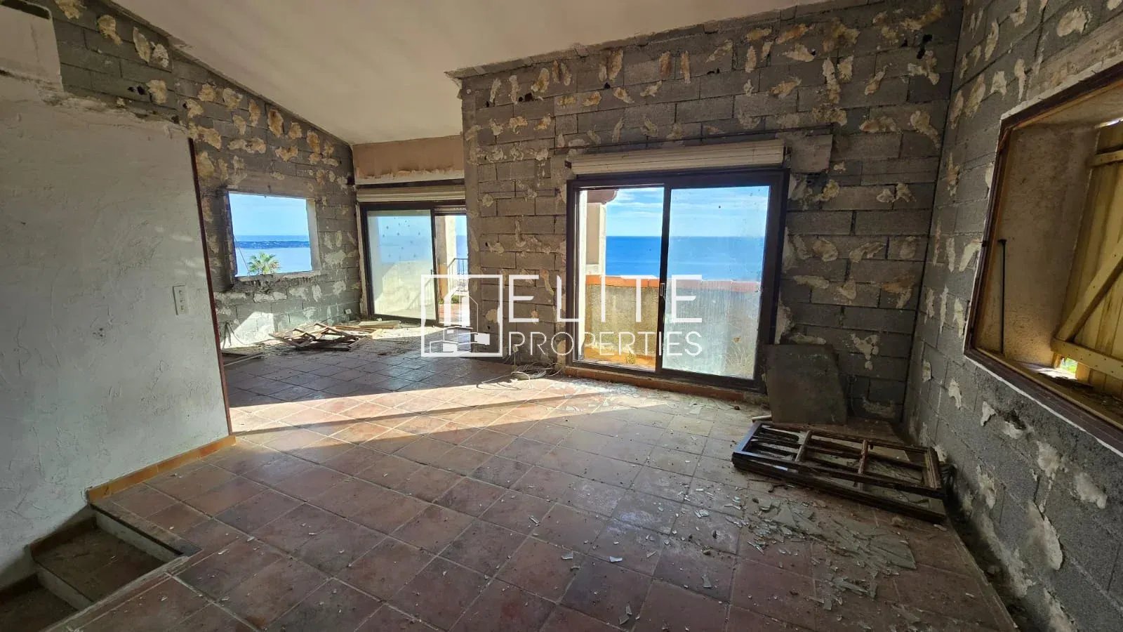 MAISON INDIVIDUELLE 7 PIÈCES 180 m² – VUE MER PANORAMIQUE – VALLAURIS