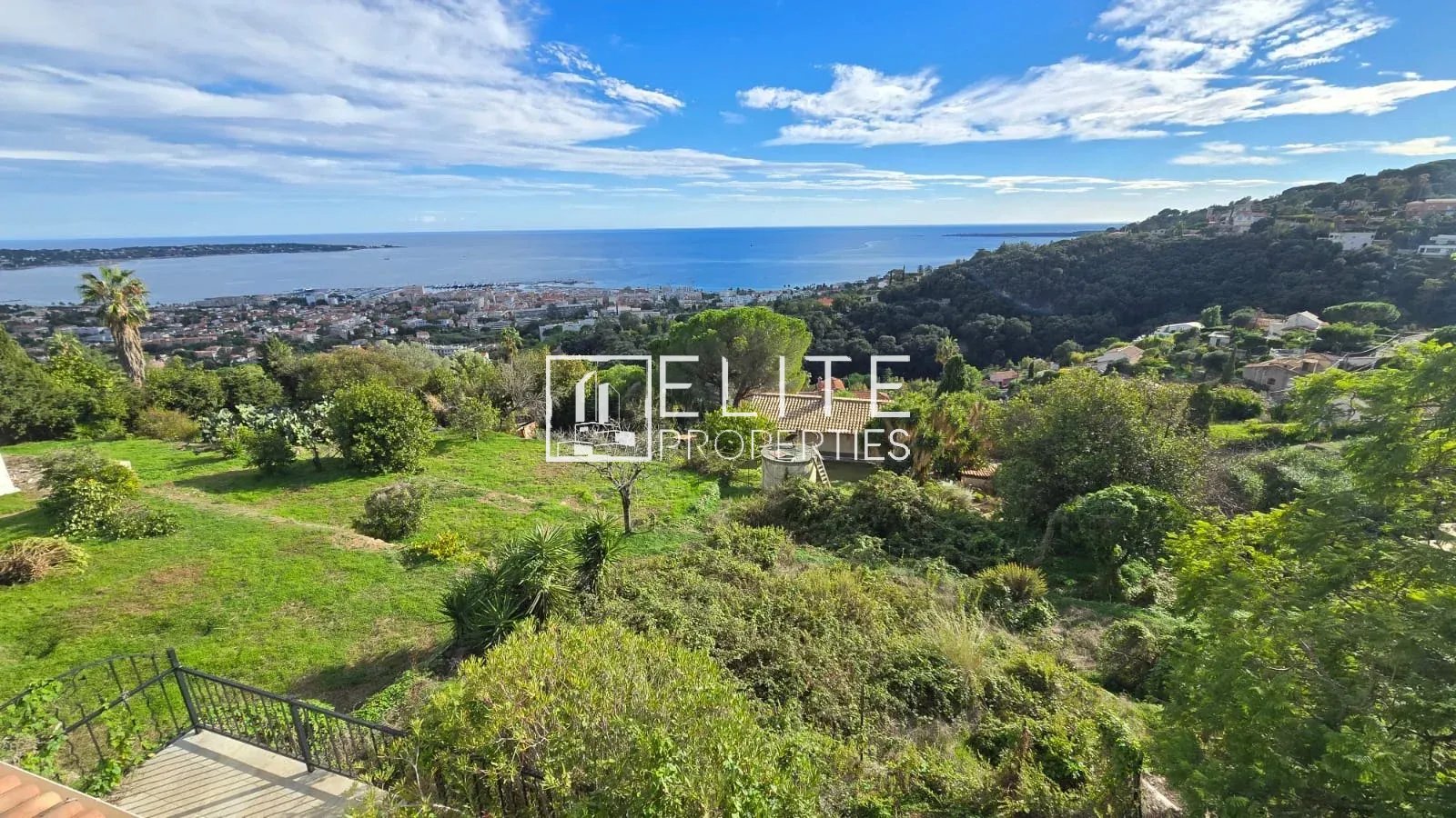 MAISON INDIVIDUELLE 7 PIÈCES 180 m² – VUE MER PANORAMIQUE – VALLAURIS