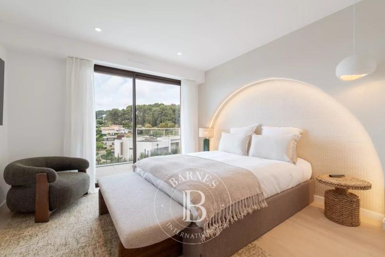 MOUGINS – VILLA CONTEMPORAINE – 5 CHAMBRES – VUE PANORAMIQUE