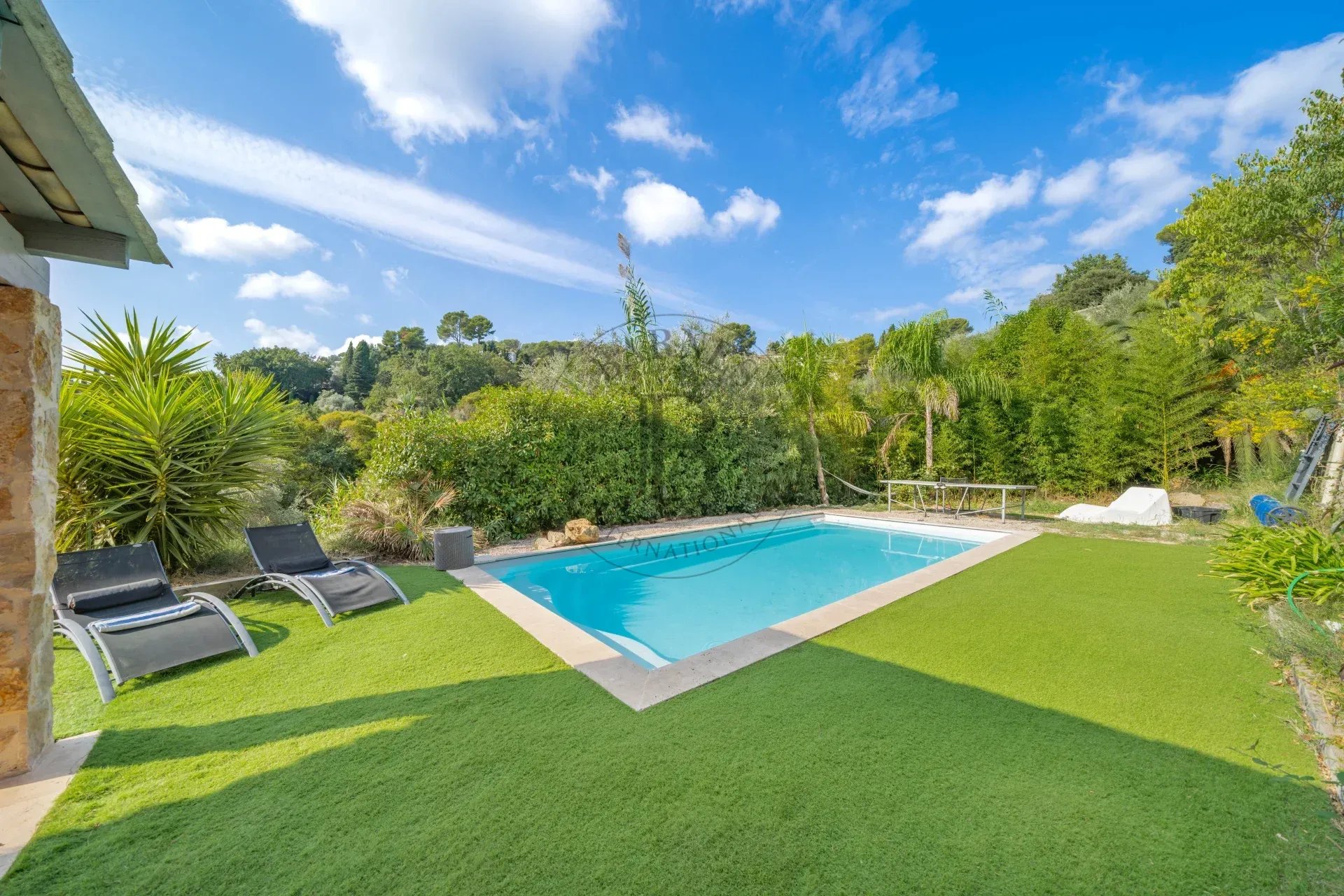 MOUGINS - VAL DE MOUGINS - AU CALME - A PROXIMITE DES COMMERCES