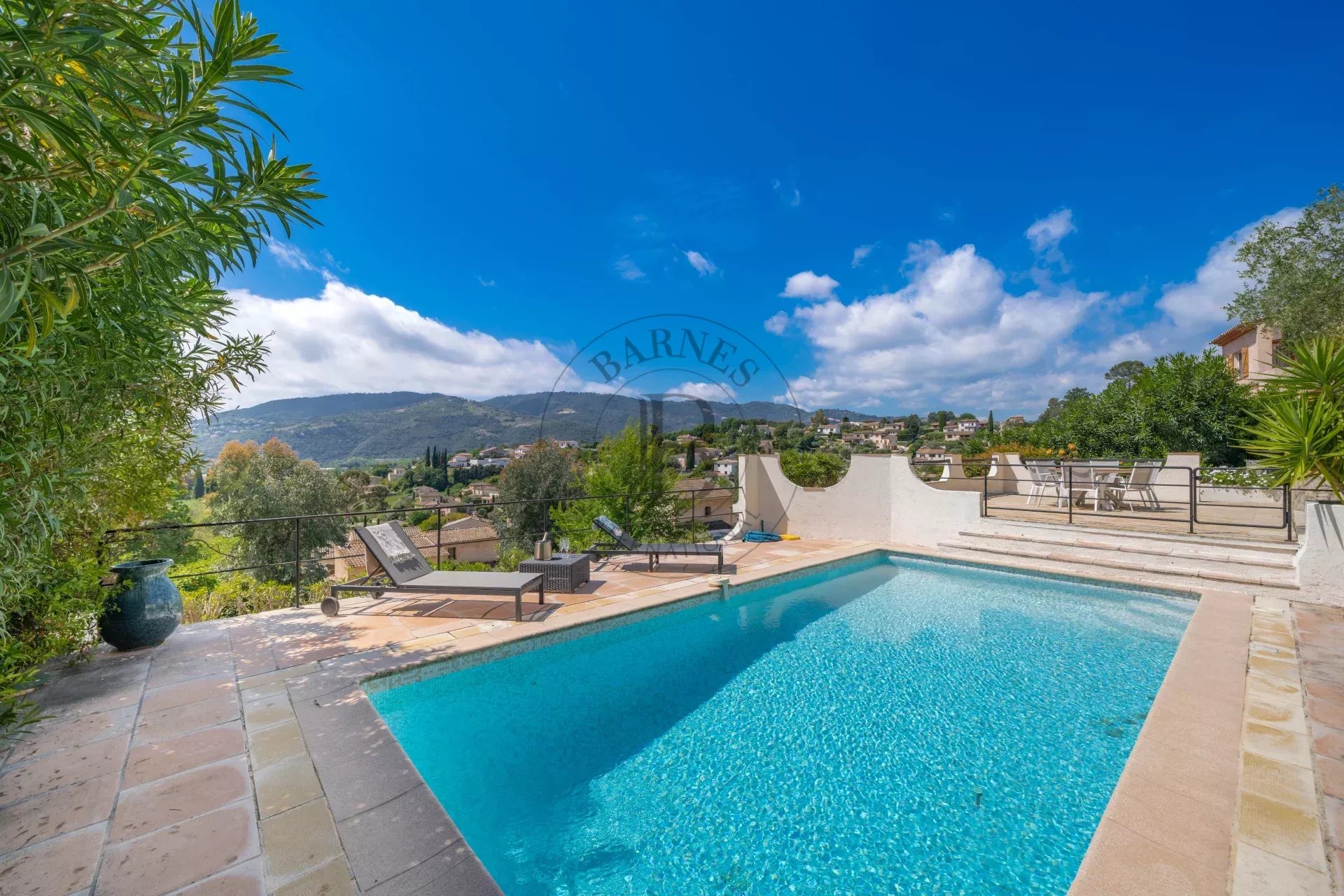 LA ROQUETTE SUR SIAGNE - VILLA FAMILIALE - VUE PANORAMIQUE