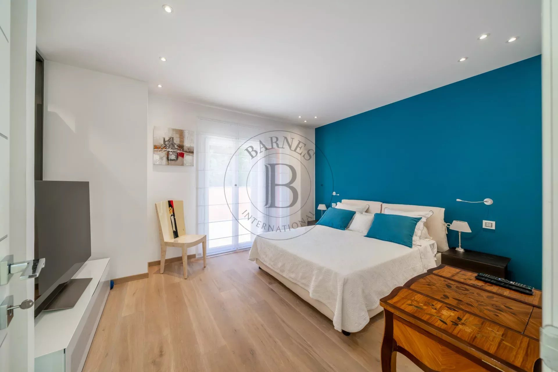 MOUGINS - VILLA DE PLAIN PIED - PROCHE CANNES