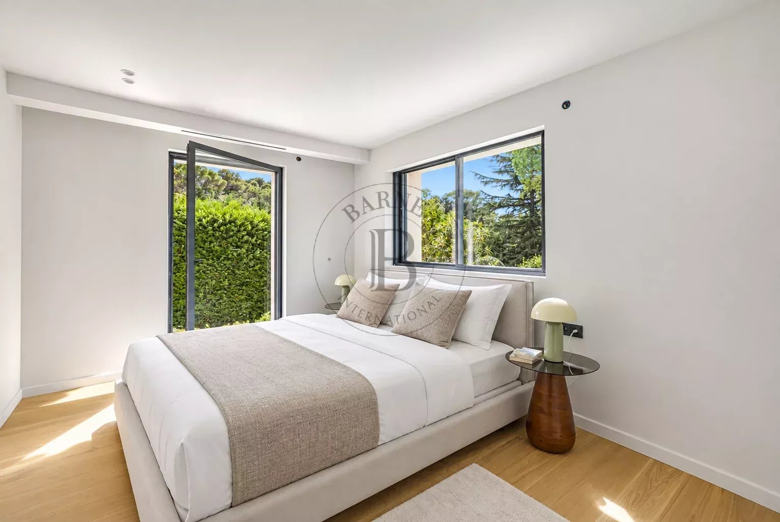 MOUGINS - VILLA PROVENCALE RENOVEE - QUARTIER PRISE
