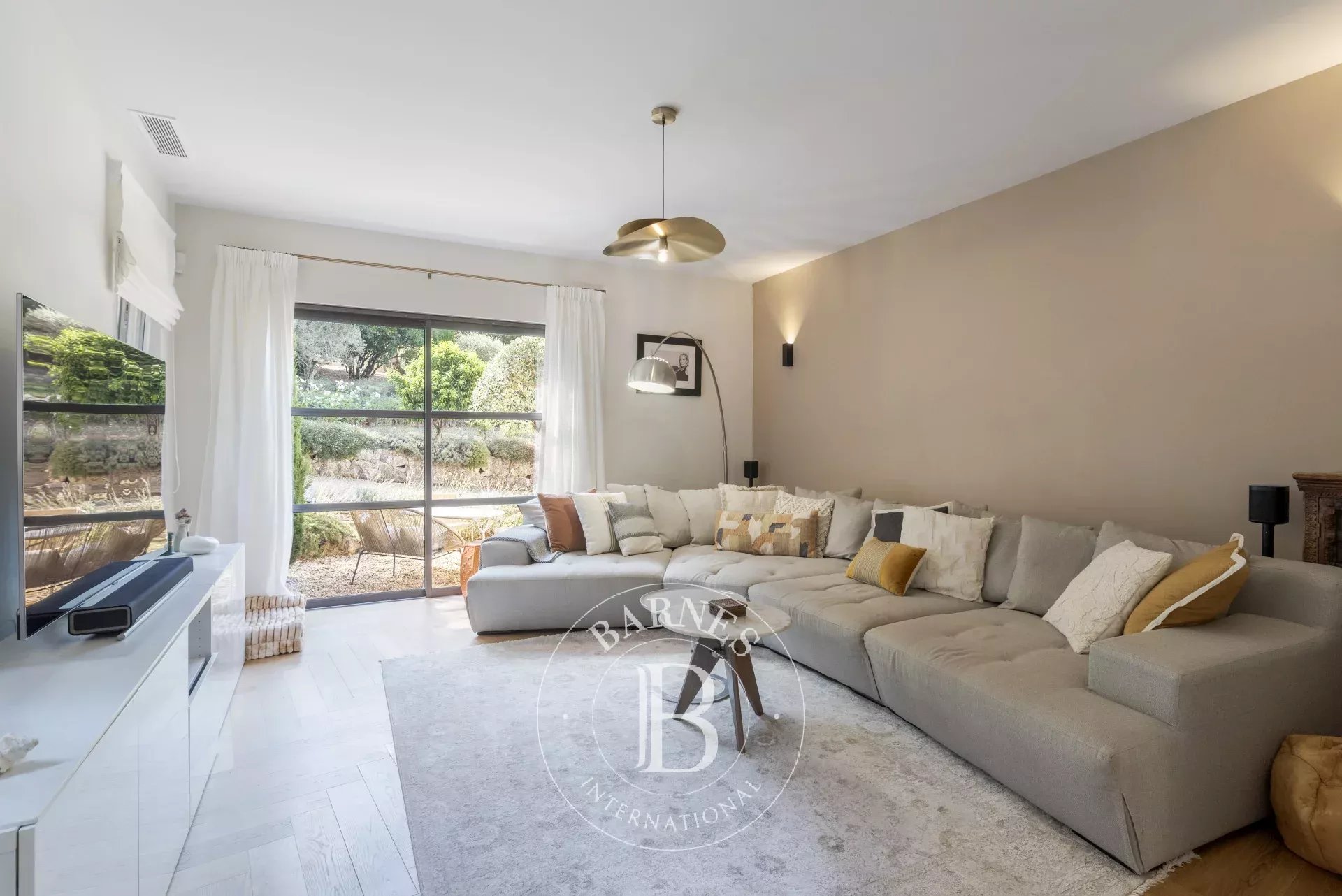 Valbonne, - Domaine fermé - 5 chambres en suite - Piscine - Appartement