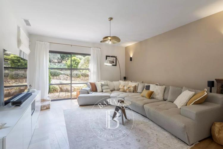 Valbonne, - Domaine fermé - 5 chambres en suite - Piscine - Appartement