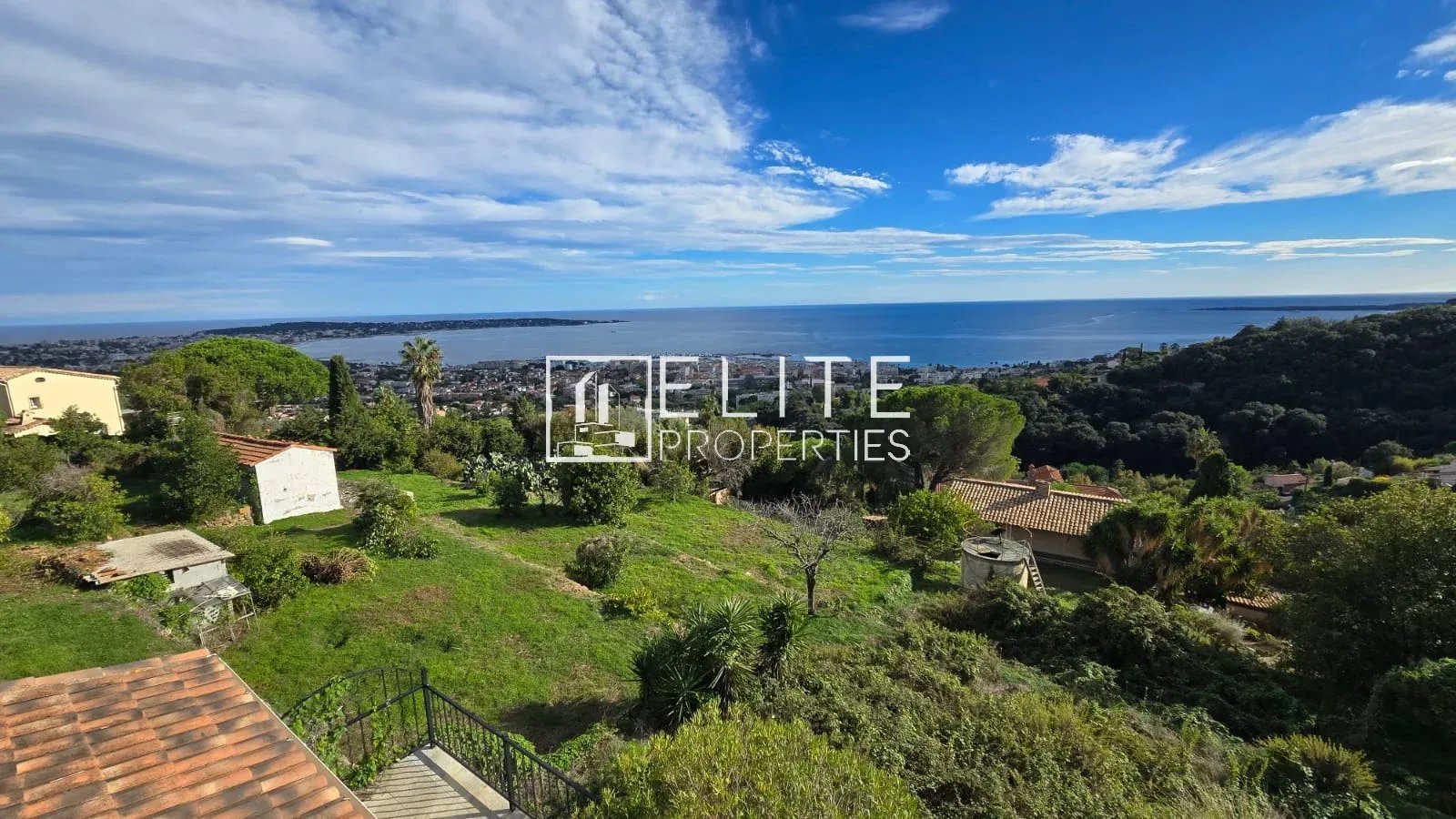 MAISON INDIVIDUELLE 7 PIÈCES 180 m² – VUE MER PANORAMIQUE – VALLAURIS
