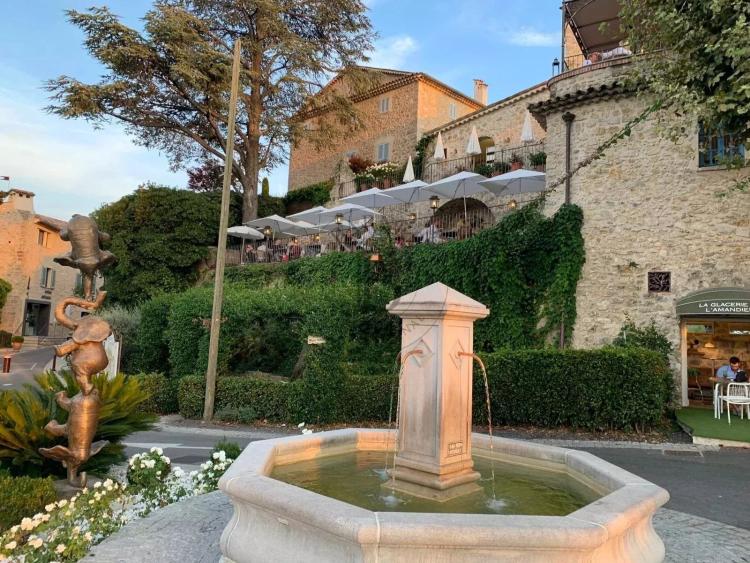 MOUGINS - VILLA DE PRESTIGE - DOMAINE PRIVÉ