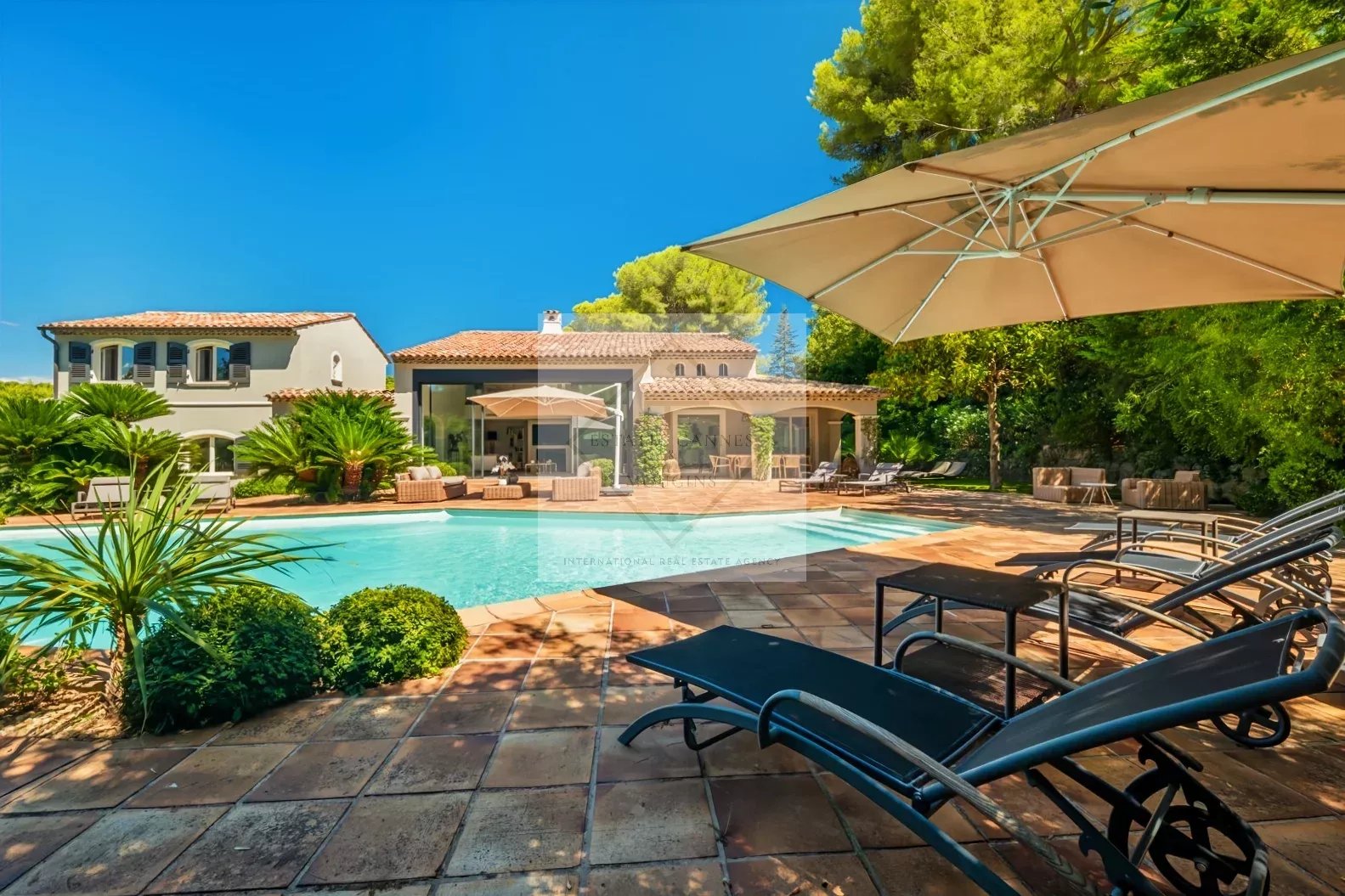 Superbe villa neuve de style provençal – Vue panoramique & intimité absolue