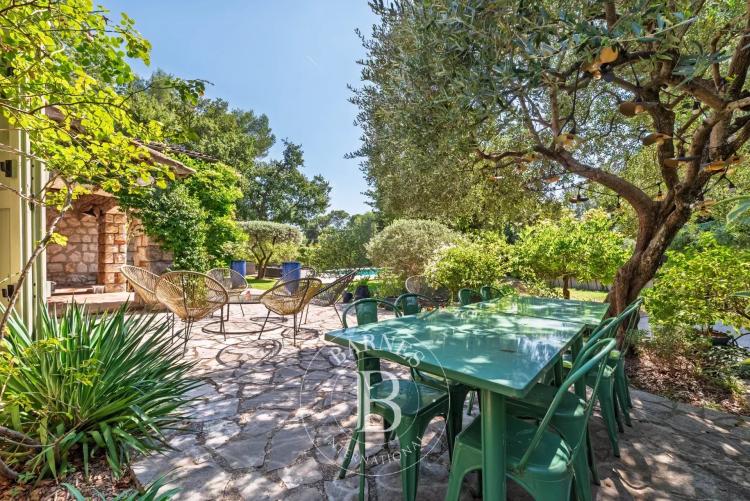 Roquefort-les-Pins - Villa familiale de caractère à pied des commodités