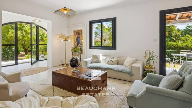 Villa familiale avec dépendance dans un domaine fermé – Tranquillité et espace