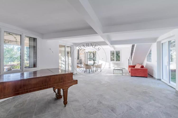 MOUGINS - PROPRIÉTÉ EN PIERRE FIN XIXᵉ – CALME ABSOLU