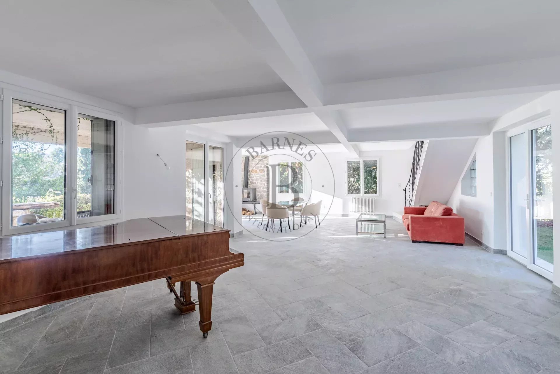 MOUGINS - PROPRIÉTÉ EN PIERRE FIN XIXᵉ – CALME ABSOLU