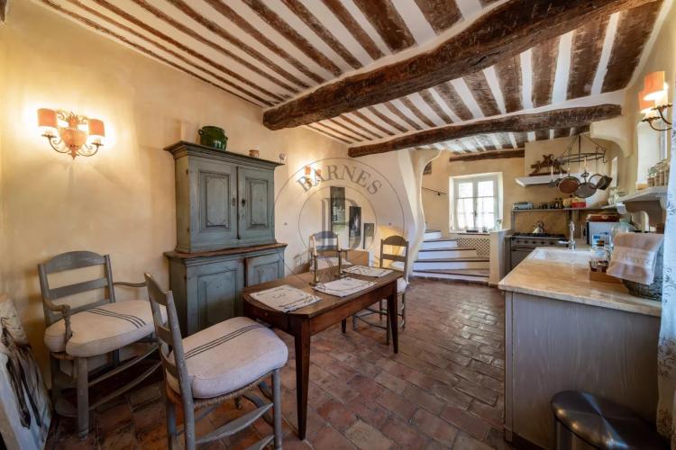 MOUGINS- MAISON DE VILLAGE