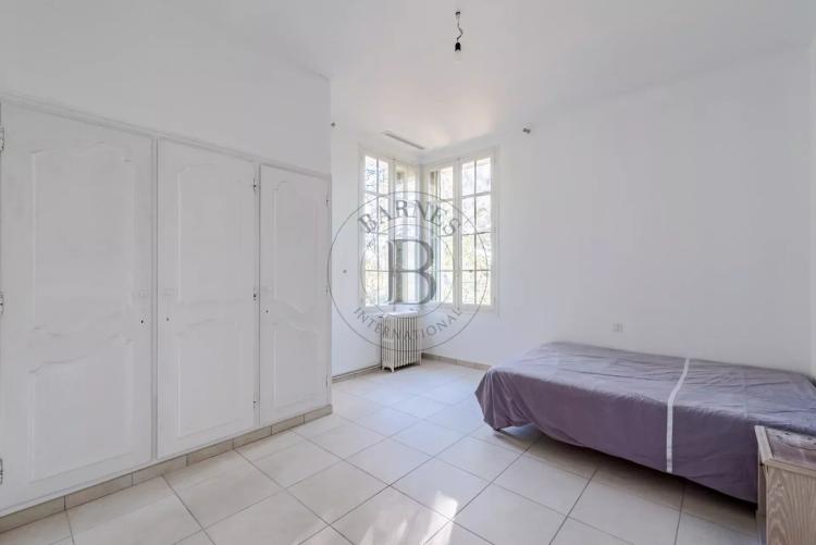 MOUGINS - PROPRIÉTÉ EN PIERRE FIN XIXᵉ – CALME ABSOLU
