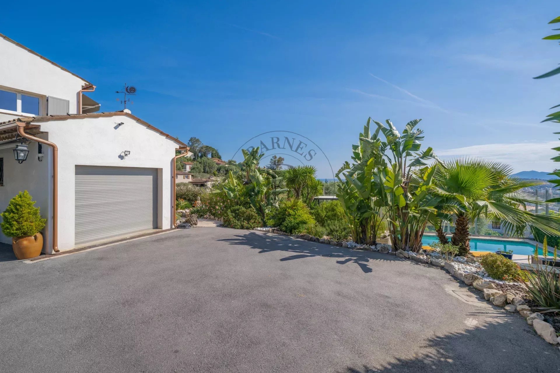 MOUGINS - VILLA VUE MER - PROCHE CANNES