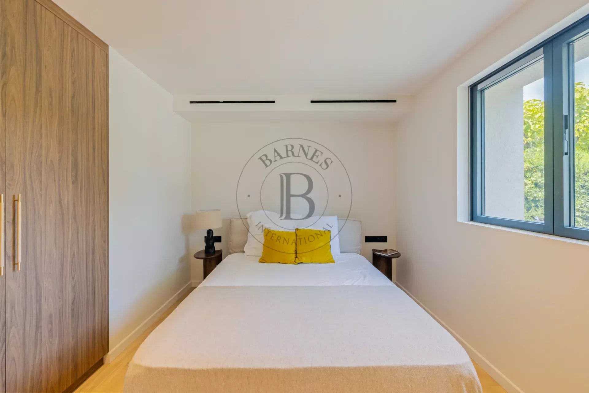 MOUGINS - VILLA PROVENCALE RENOVEE - QUARTIER PRISE