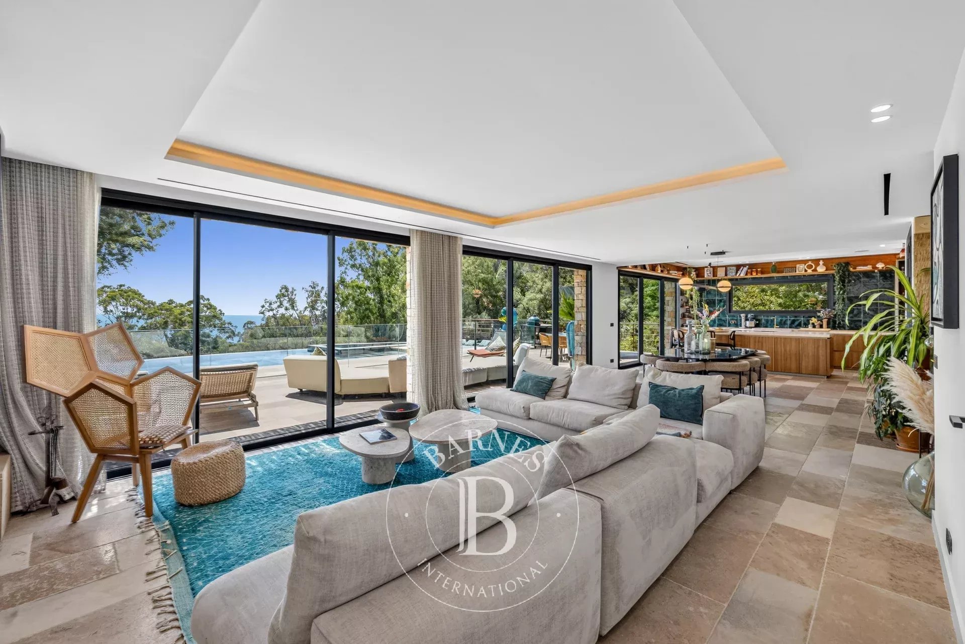 SUPER CANNES - VILLA CONTEMPORAINE AVEC VUE MER PANORAMIQUE
