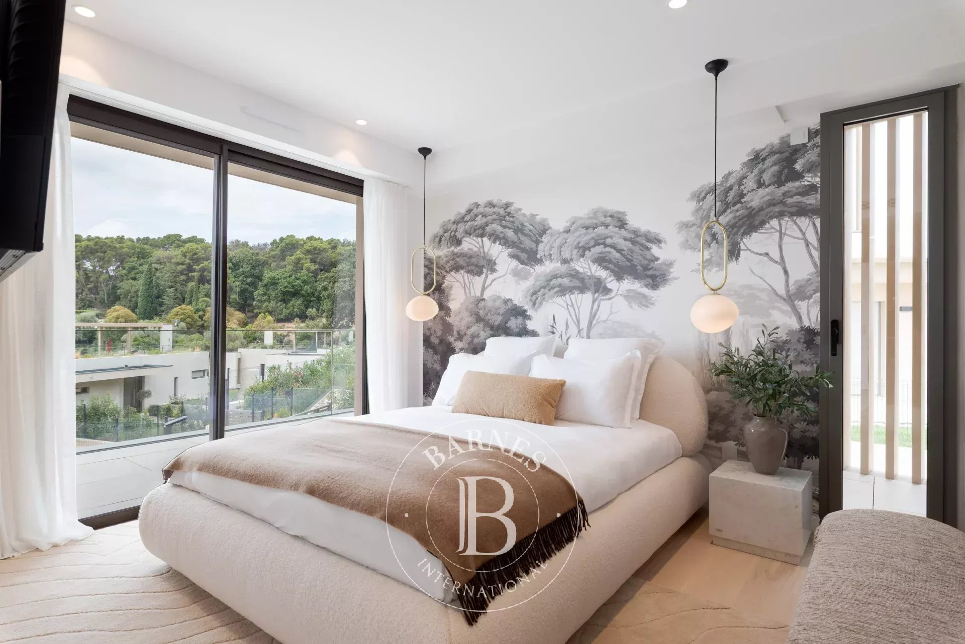 MOUGINS – VILLA CONTEMPORAINE – 5 CHAMBRES – VUE PANORAMIQUE